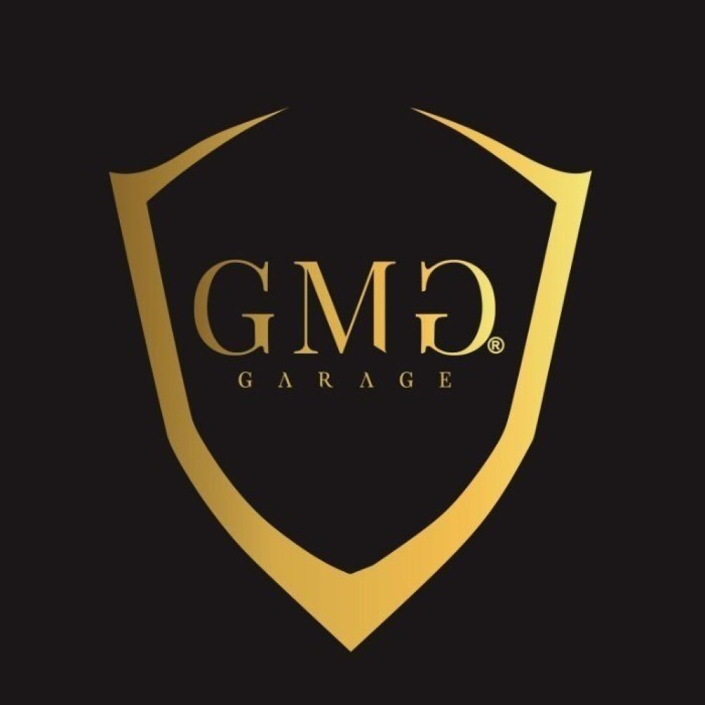 G M G G A R A G E CAR WRAP